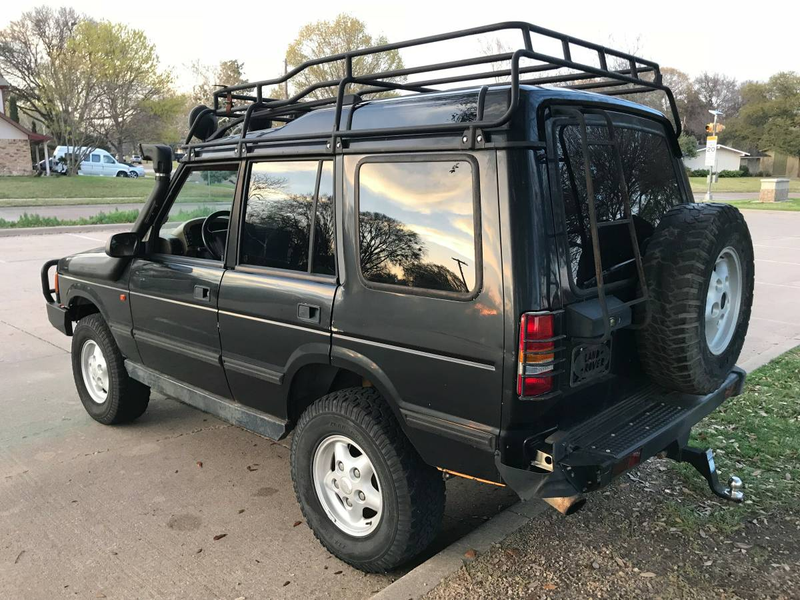 Illustration for article titled For $3,000, Could This 1998 Land Rover Discovery Channel Your Inner Offroader?